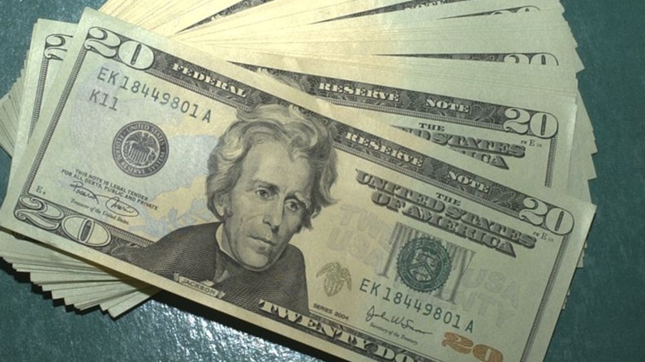 Bolsa cai e dólar vai a R$ 5,08 com investidores de olho em risco político