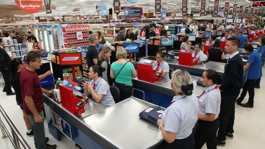 Supermercados terão horário especial para idosos e gestantes