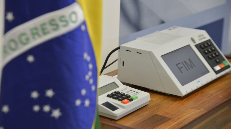 Nova data das eleições divide Paraná