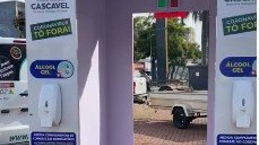 Saúde instala cabine de sanitização contra covid-19 no centro de Cascavel