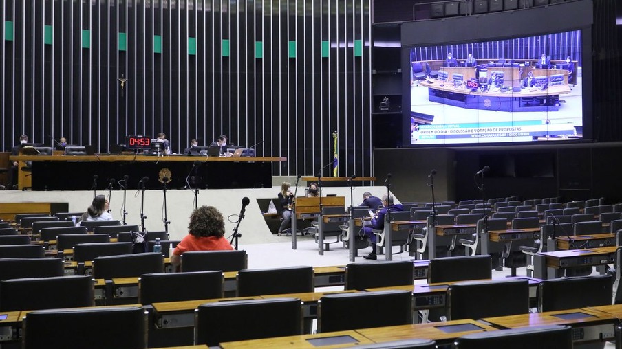 Dois terços dos deputados paranaenses votaram sim na PEC do voto impresso