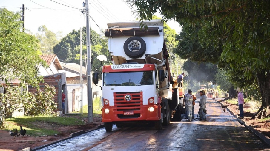 Depois de 30 anos, moradores de bairro de Umuarama podem trafegar por ruas asfaltadas