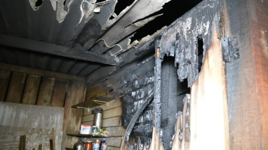 Homem morre carbonizado durante incêndio em residência em Ponta Grossa