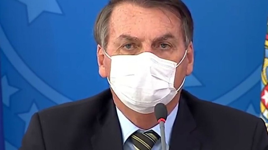 Bolsonaro quer uso de hidroxicloroquina desde a “fase inicial”