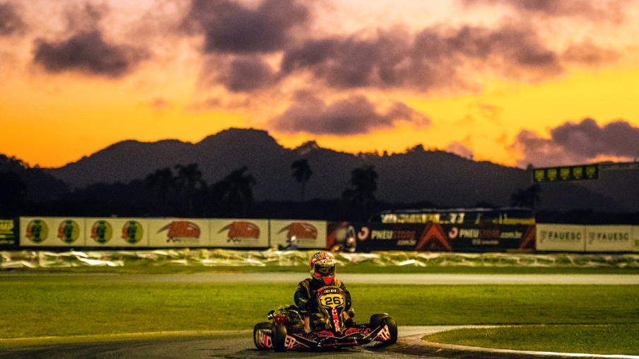 Cauã Mendes foi ao pódio da categoria Super F-4 no Brasileiro de Kart do ano passado, disputado em Cascavel- Crédito: Divulgação