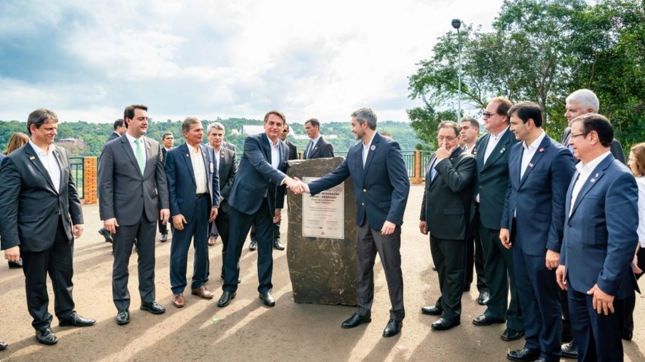 Lançamento da pedra fundamental da nova ponte entre Brasil e Paraguai completa um ano