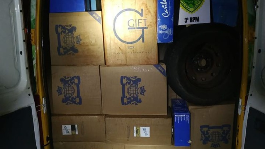 Polícia Militar apreende contrabando de 5 mil pacotes de cigarros em Mariópolis