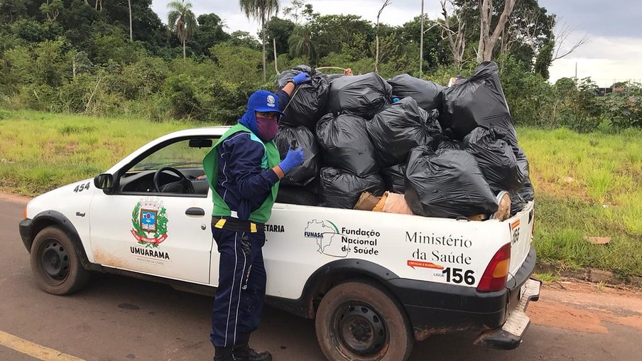Voluntários da Secretaria Municipal de Esporte e Lazer recolheram vários sacos de lixo, recicláveis e materiais inservíveis em vários pontos da cidade- Foto: Assessoria