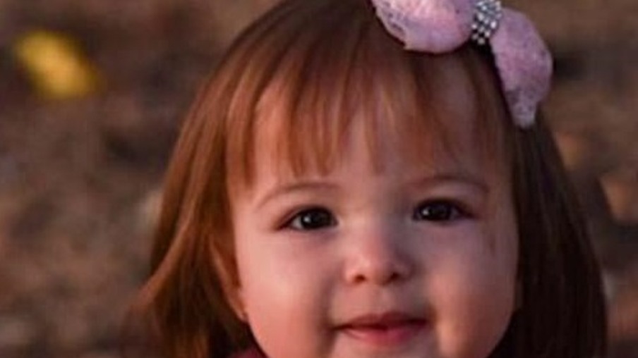 Criança de um ano e cinco meses queimada com soda espera vaga em hospital especializado