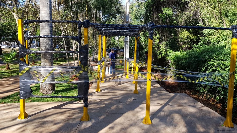 Prefeitura isola equipamentos em playgrounds e academias em Foz do Iguaçu
