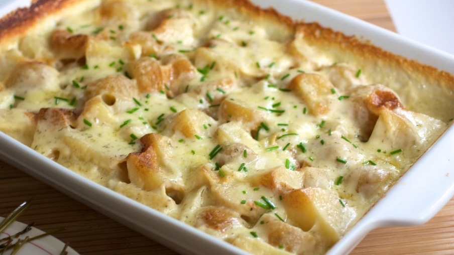 Que tal uma receita diferente para o seu fim de semana? Aprenda a fazer batata gratinada com alho