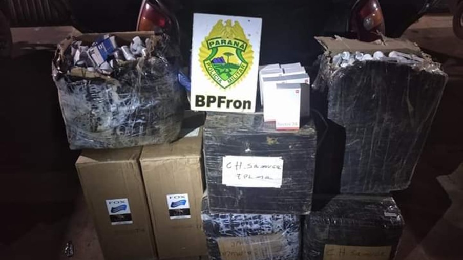 BPFron apreende cem pacotes de cigarro junto com 18 mil reais em dinheiro