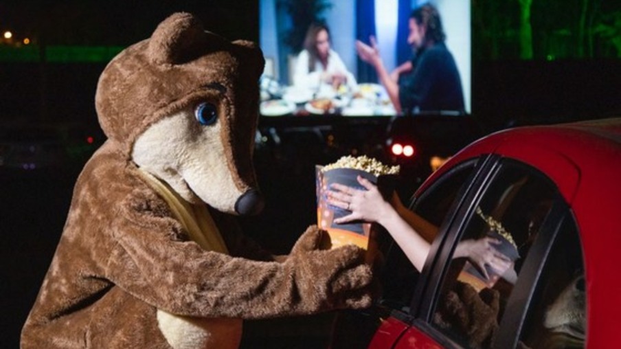Cine Drive-in encerra com sucesso de público e arrecadação de alimentos
