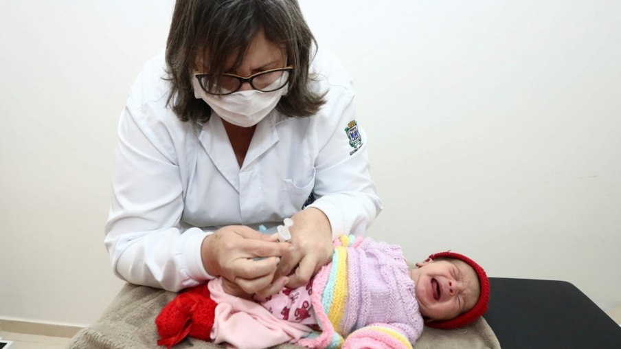 Cascavel recebe vacina pentavalente para 800 crianças