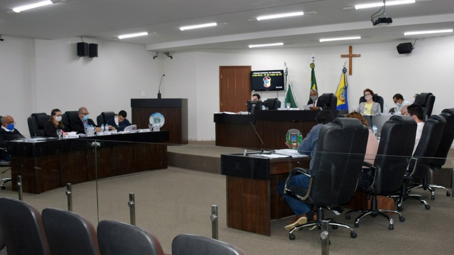 Vereadores discutem suspensão do pagamento de R$ 15 milhões á previdência