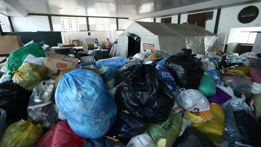 Mais de 300 cestas básicas e 50 mil peças de roupas são arrecadados para vítimas de incêndio