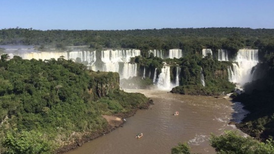 Foz do Iguaçu aposta no turismo de compras para restabelecer economia