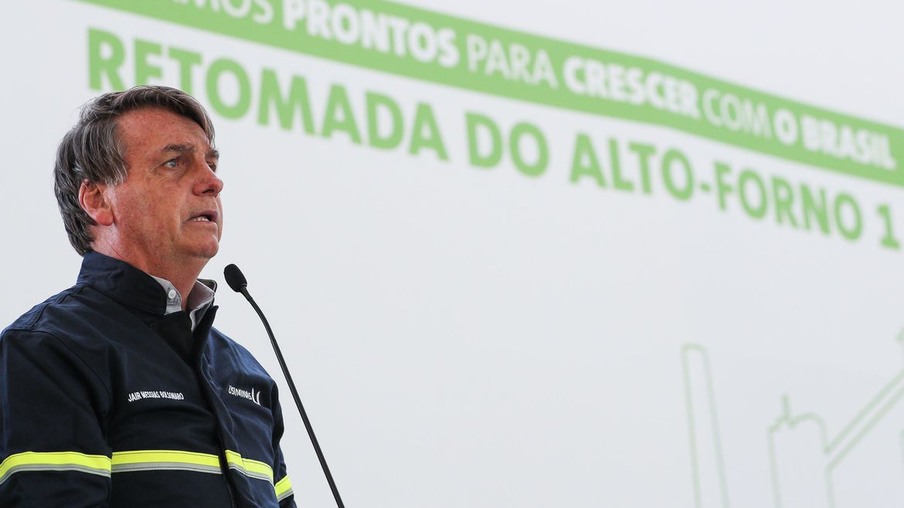 O presidente Jair Bolsonaro, discursa durante a cerimônia de reativação do alto-forno 1 da Usiminas