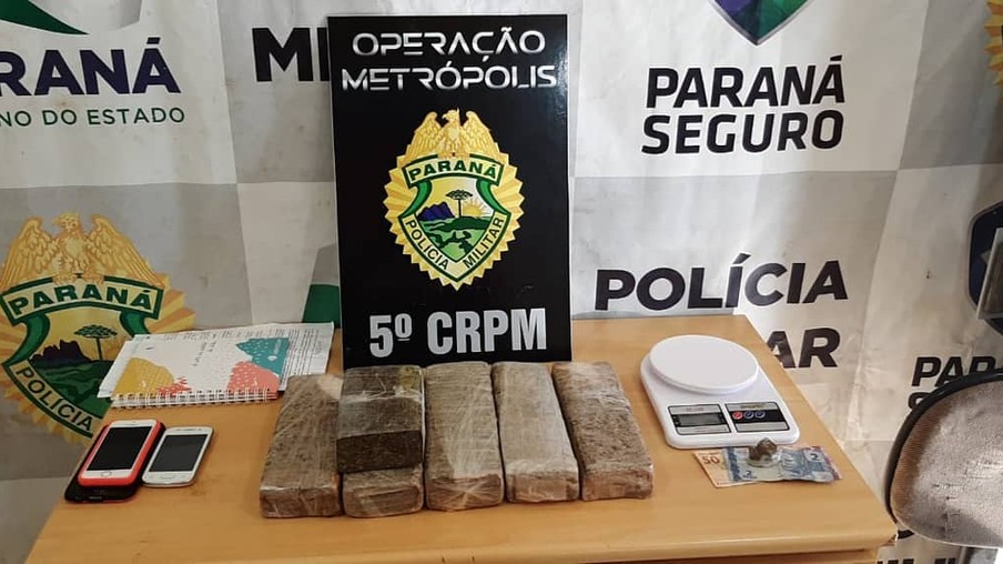 Metrópolis: Polícia Militar prende dois moradores de Cascavel transportando maconha na região central do Estado