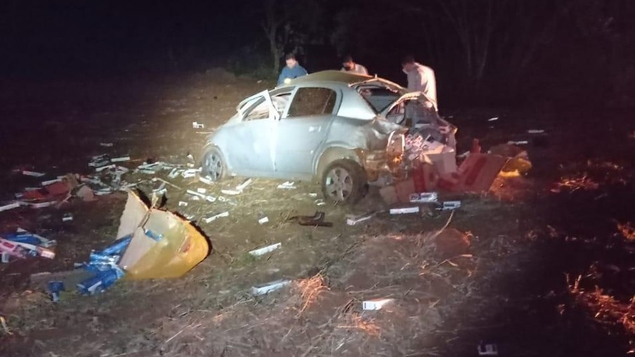 Homem morre em acidente com veículo carregado com cigarros contrabandeados no interior de Guaíra