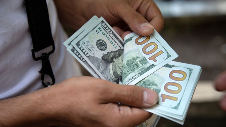 Bolsa realiza lucros enquanto o dólar sobe e fecha a R$ 5,41