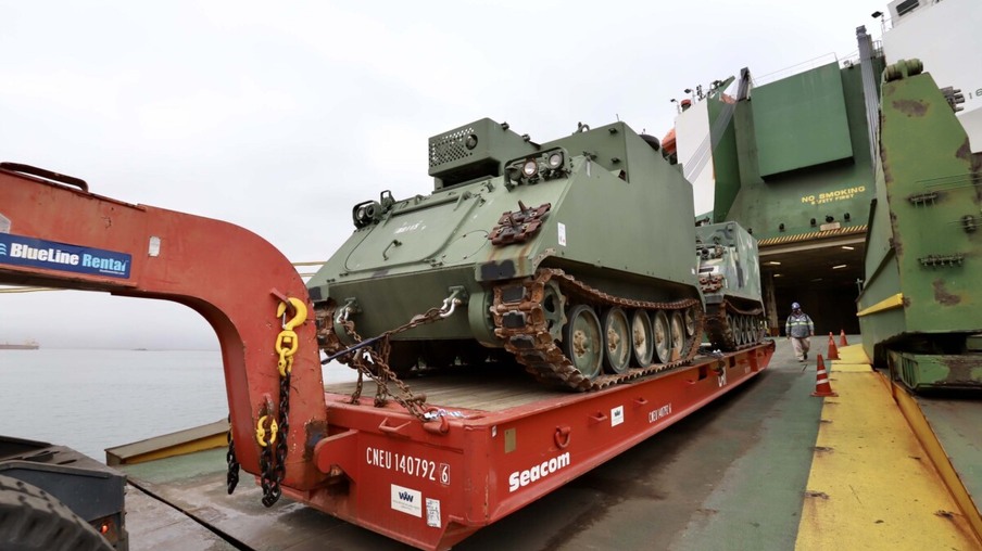Operação especial recebe tanques blindados no Porto de Paranaguá