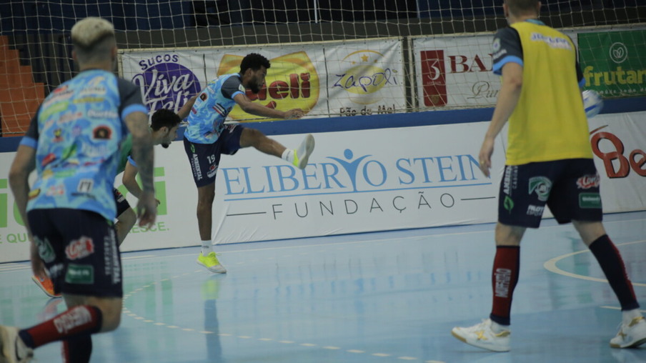 Futsal: confronto perigoso na terra do chope