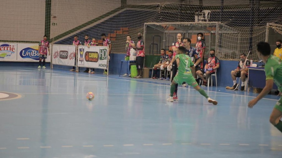 Cascavel Futsal segue 100% no Estadual