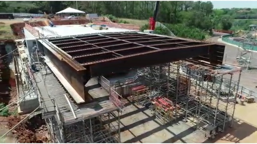 Brasil inicia instalação de estrutura de tabuleiro na Ponte da Integração