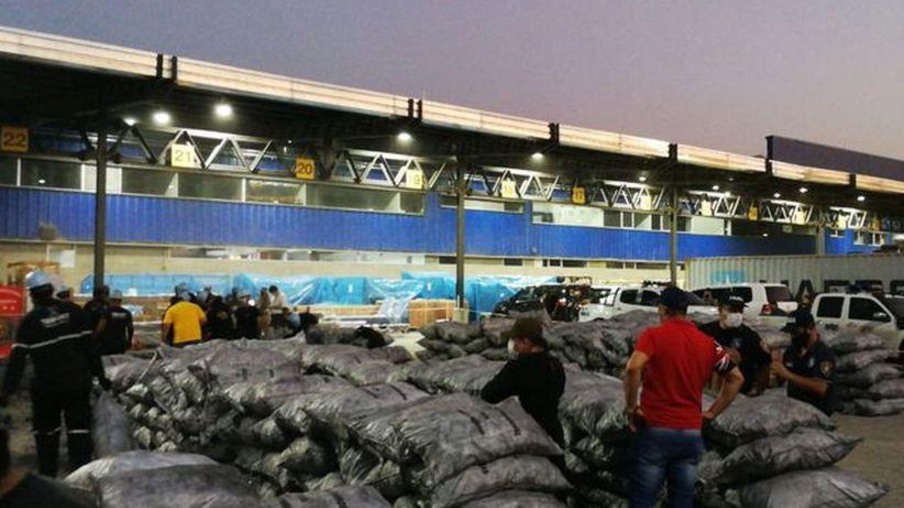 Polícia paraguaia apreende mais de 500 quilos de cocaína em contêineres de carvão vegetal