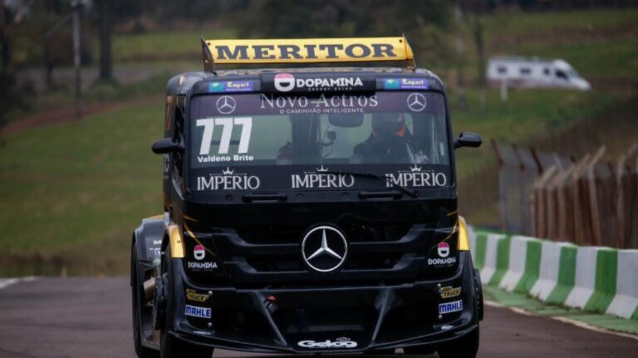 Valdeno Brito vence as duas corridas da Copa Truck em Cascavel