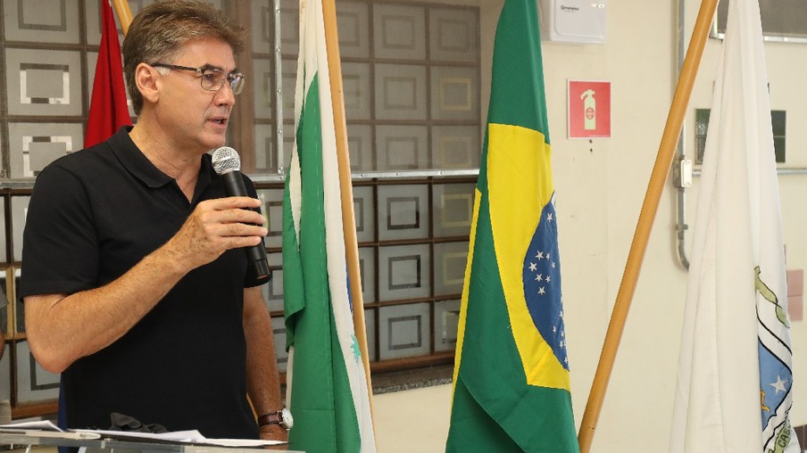 Paranhos assina ordem de serviço para reforma da Escola Nicanor Schumacher