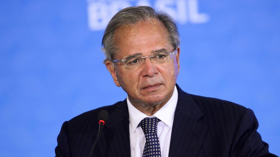 Brasil está oficialmente saindo da recessão, afirma ministro