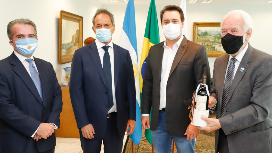 Governador apresenta corredor bioceânico a embaixador da Argentina