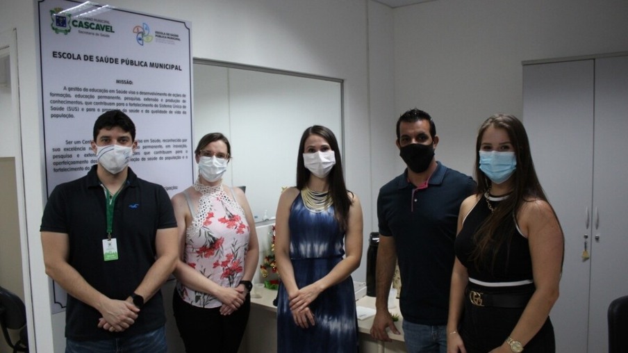 Secretaria de Saúde recepciona profissionais de Pato Branco para compartilhar experiências