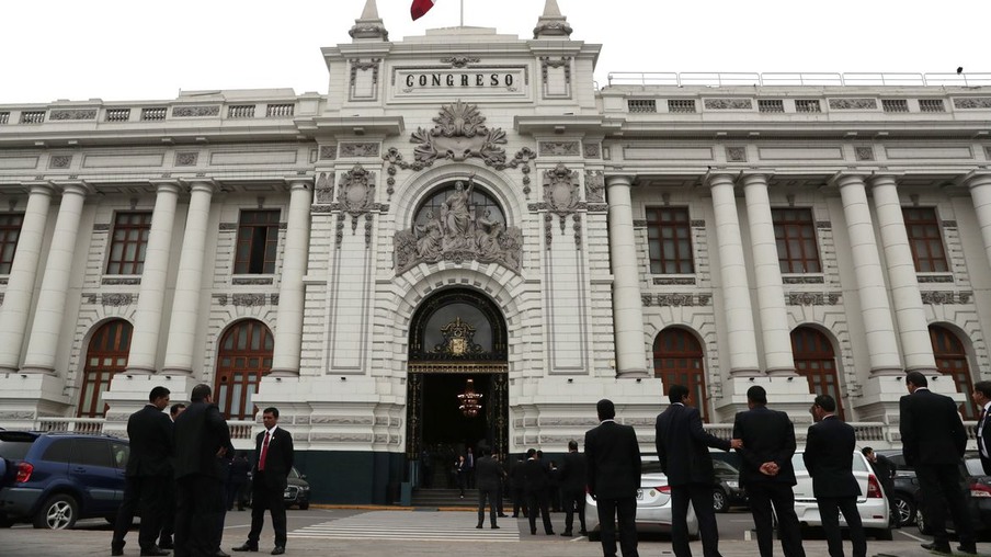 Peru busca terceiro presidente em uma semana para tentar sair de crise