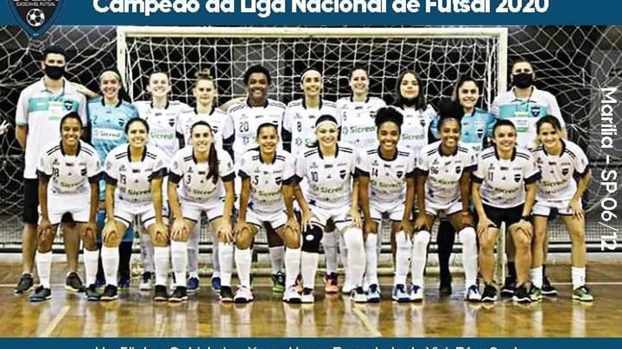 Stein Cascavel goleia e comemora título da Liga Nacional de Futsal Feminina