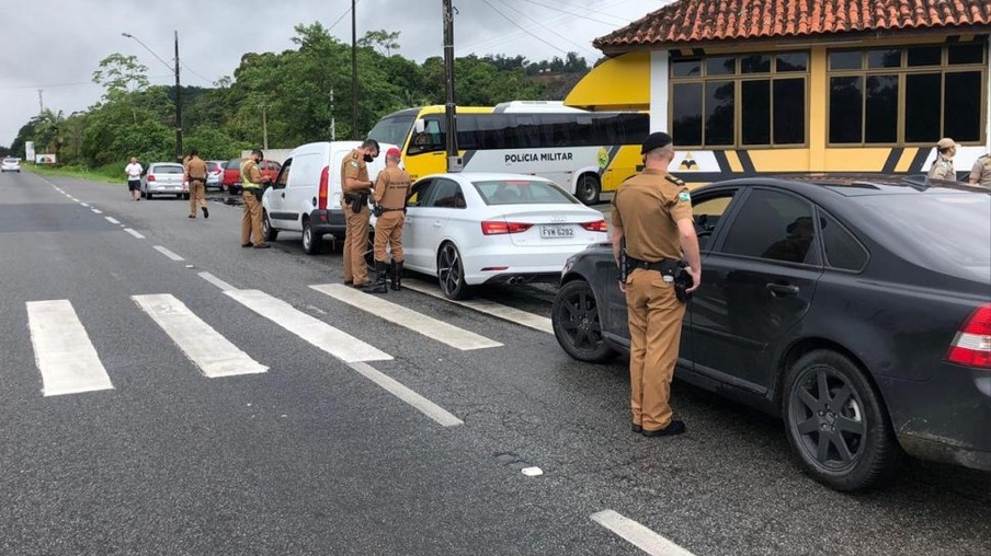 Polícia Militar inicia barreiras sanitárias contra covid-19 no Paraná