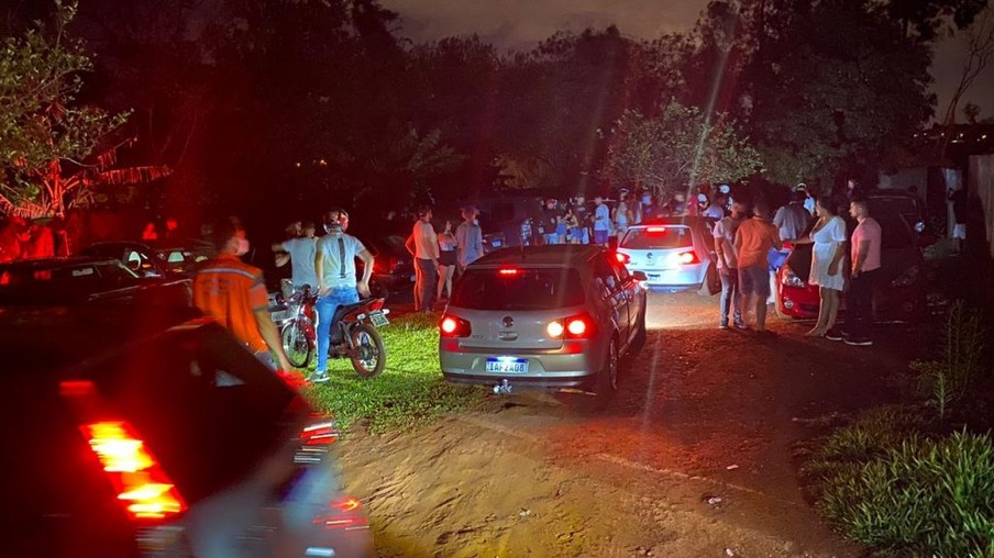 Força-tarefa dispersa festa rave com 600 jovens em chácara de Foz