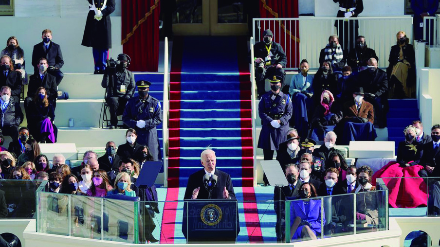 “Nunca vão tirar nossa democracia”, promete Biden no discurso da posse