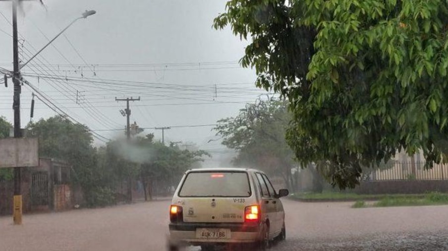 Mais de 50 casas foram alagadas pela chuva em Foz do Iguaçu