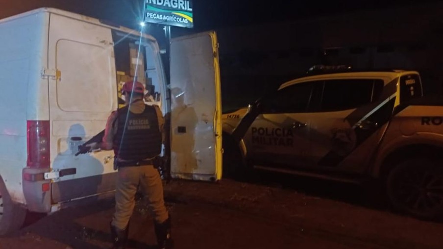 Contrabandista tenta atropelar policiais e é preso com carregamento de cigarros em Palotina