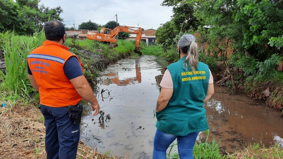 Em sete dias, Prefeitura de Foz retirou mais de 240 toneladas de lixos de rios, córregos e bueiros