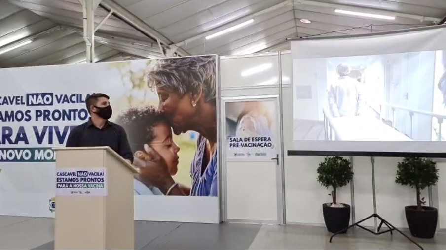 AO VIVO: Vacinação inicia em Cascavel