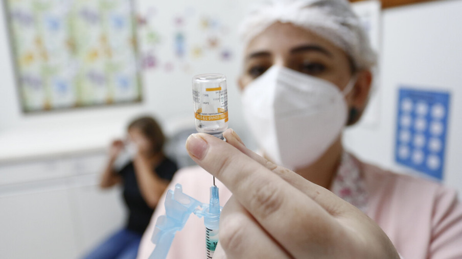 Cascavel inicia vacinação de idosos de 85 anos