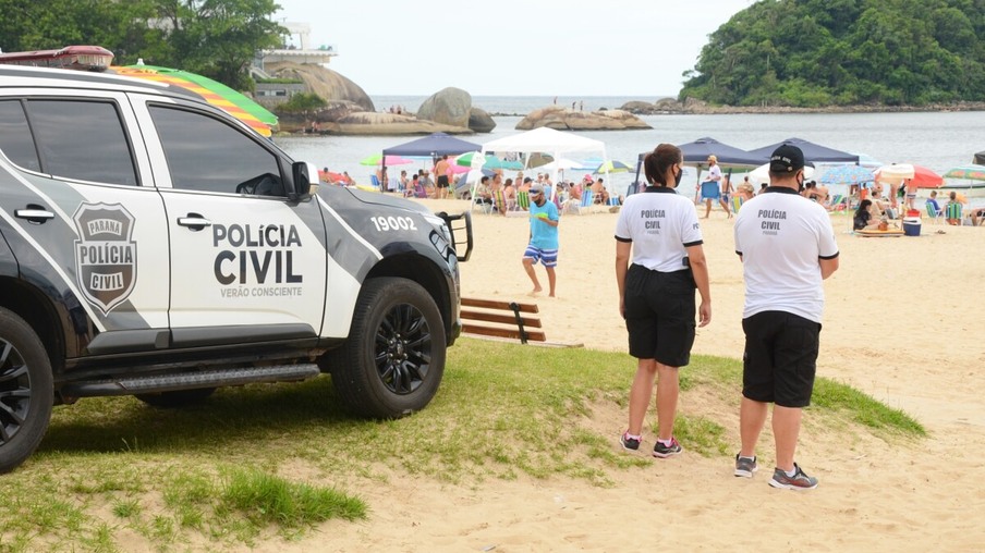 Policiais civis fazem teste de covid-19 no litoral