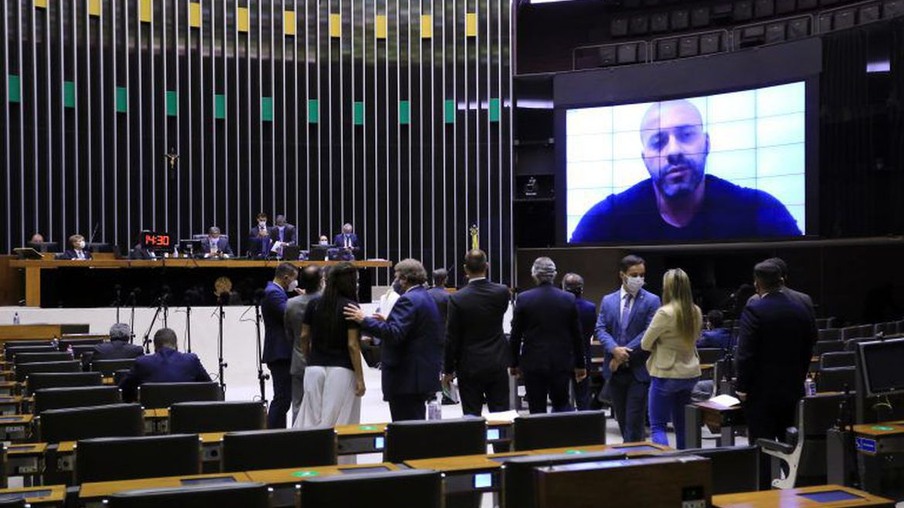 Câmara mantém prisão de Daniel Silveira; veja como votaram os deputados federais do Paraná