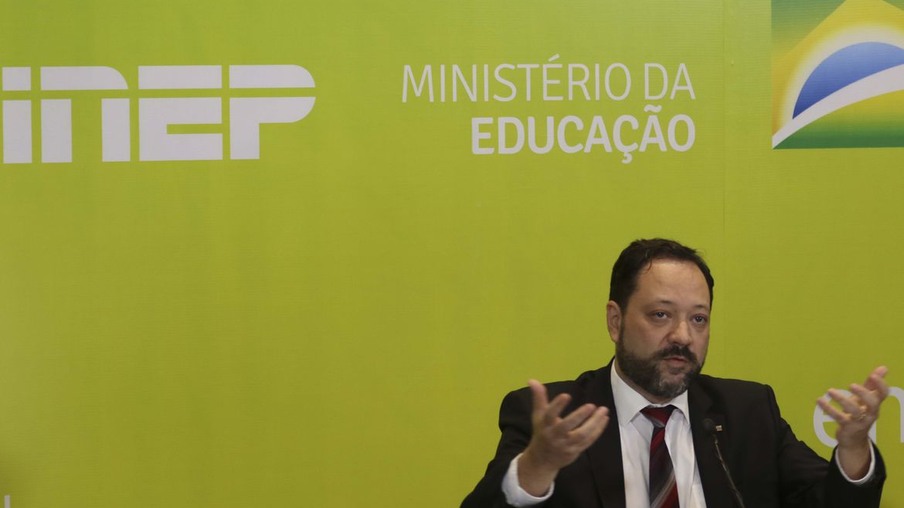 O presidente do Inep, Alexandre Lopes,participa da entrevista coletiva sobre o segundo dia de provas do Enem