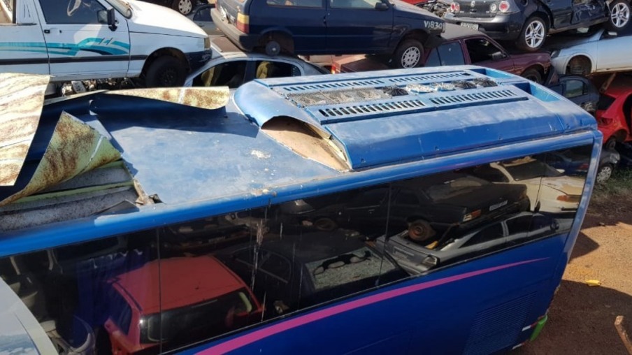 Polícia Civil encontra 470 kg de maconha escondidas no teto de ônibus em Foz