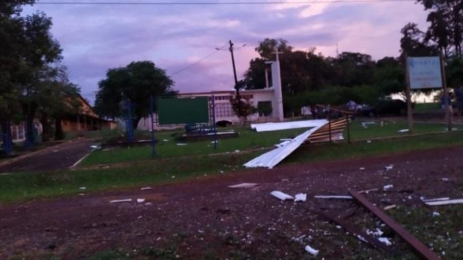 Temporal causa destelhamento em Igreja de São Miguel do Iguaçu
